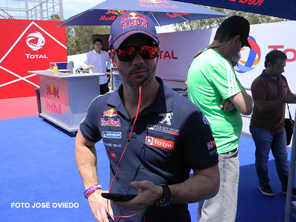 Loeb suma la tercera. Triplete de Peugeot