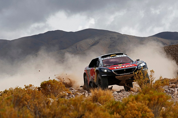 Peugeot arrasa. Goncalvez lider en las motos