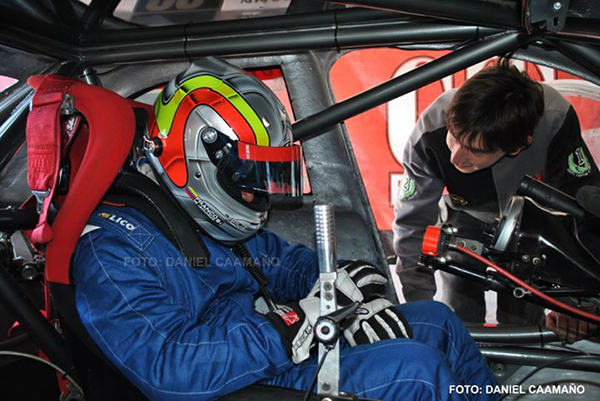 Un piloto latino de corazón y por convicción