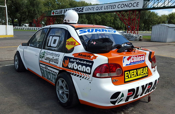 Yamil Apud estuvo en San Jorge para mejorar el rendimiento del Chevrolet Corsa