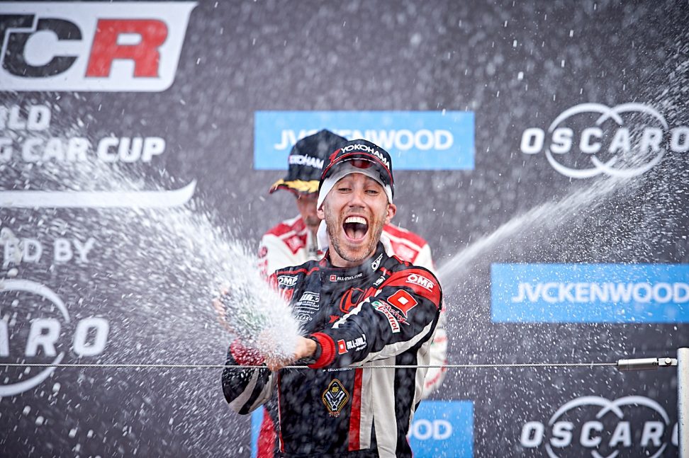 Guerrieri gana La carrera 1 del WTCR en Japón