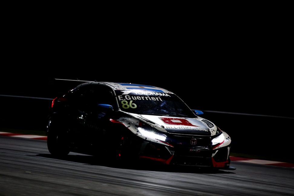 Guerrieri larga en primera fila en la carrera principal del WTCR