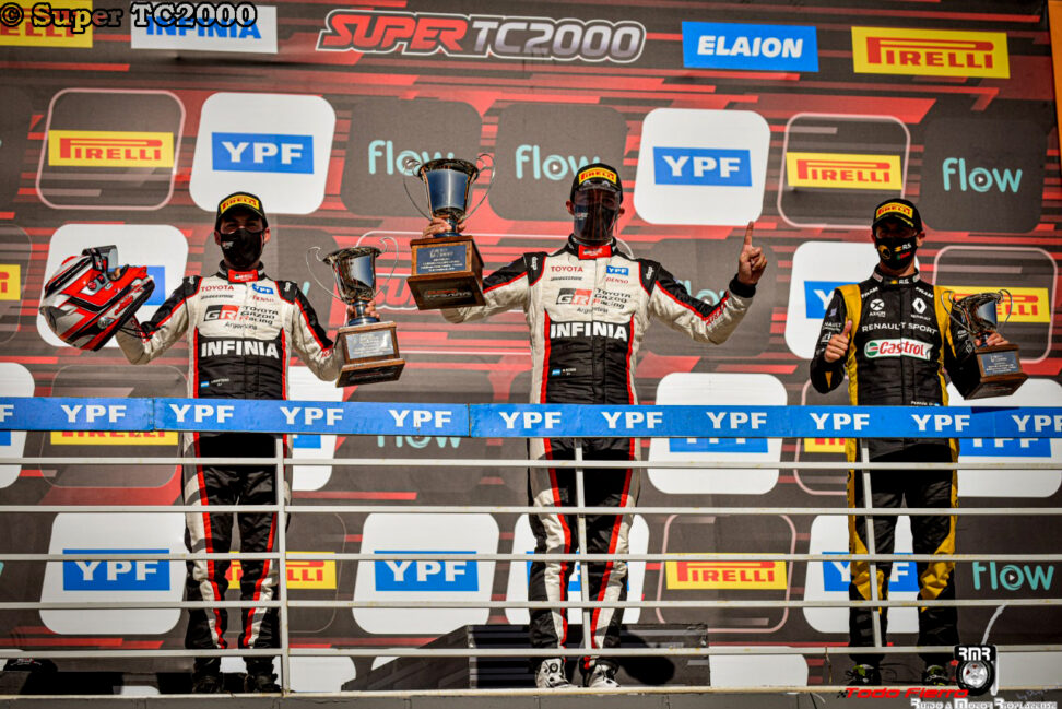 Rossi gana con dramatismo la carrera 1 del Super TC2000