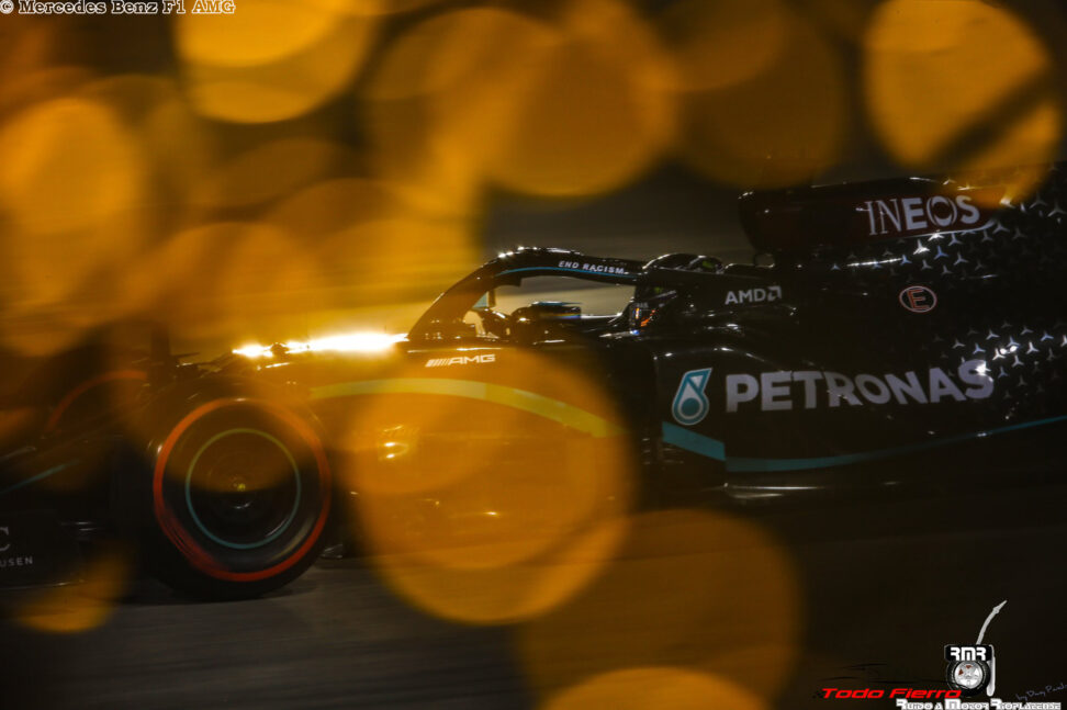En la noche de Bahrein, Lewis Hamilton consigue la Pole para el GP