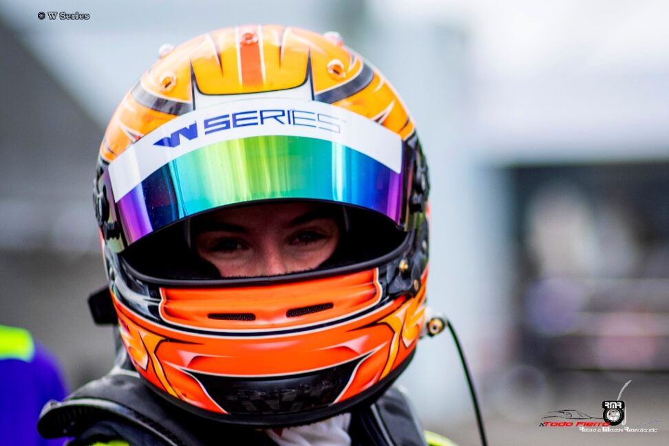 Pole para Alice Powell y tercer puesto para Belen Garcia en Estiria