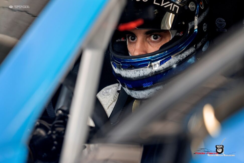 Santi Urrutia gana de punta a punta la Carrera 2 del WTCR en Hungría