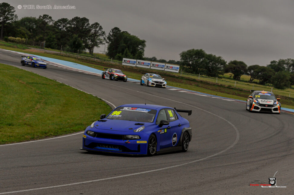 TCR South America: Victoria y segundo puesto de Urrutia en la primera y segunda carrera de Alta Gracia