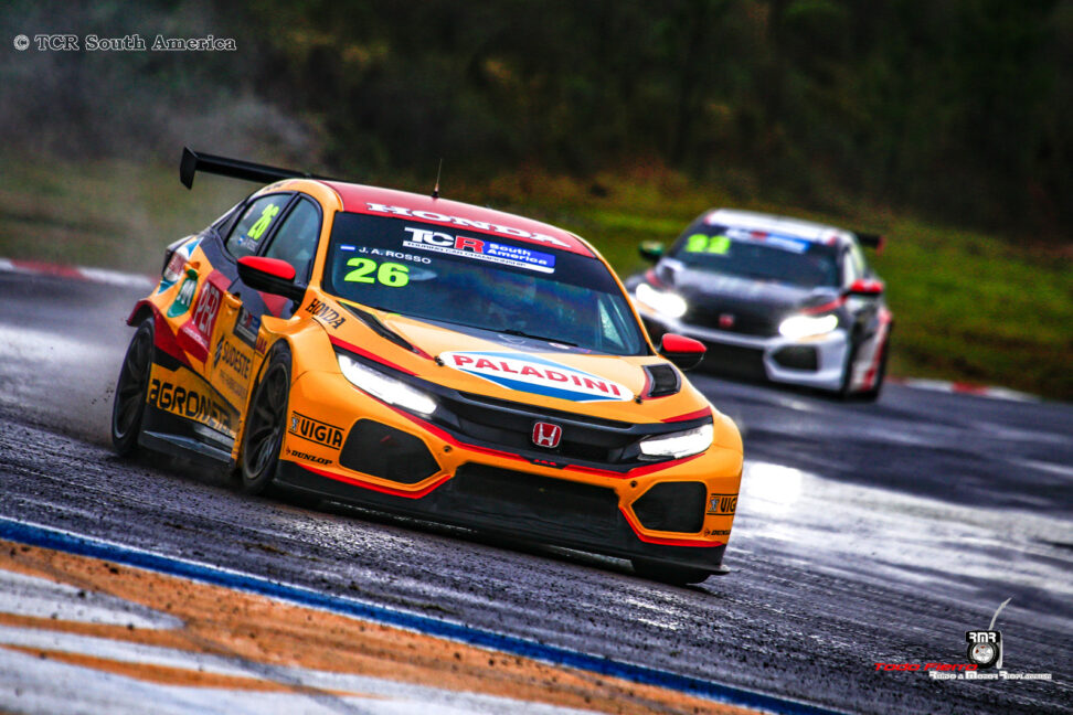 El Colo Rosso el dueño del fin de semana del TCR South America en Rivera