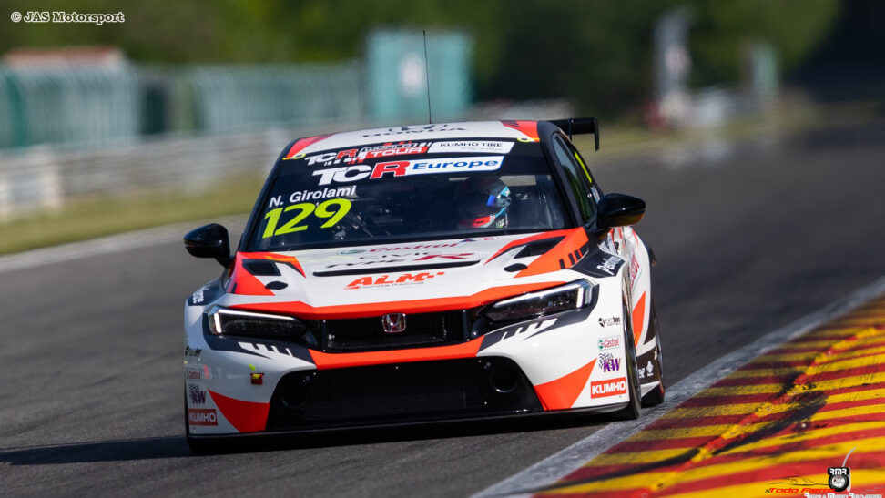 Girolami y Urrutia llegan al podio en la Carrera 1 del TCR World Tour en Spa-Francorchamps