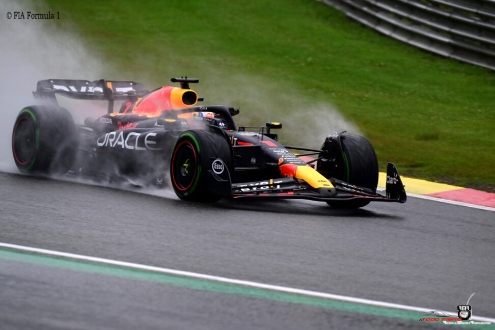 Verstappen logra la pole pero penaliza cinco posiciones, Leclerc largará primero