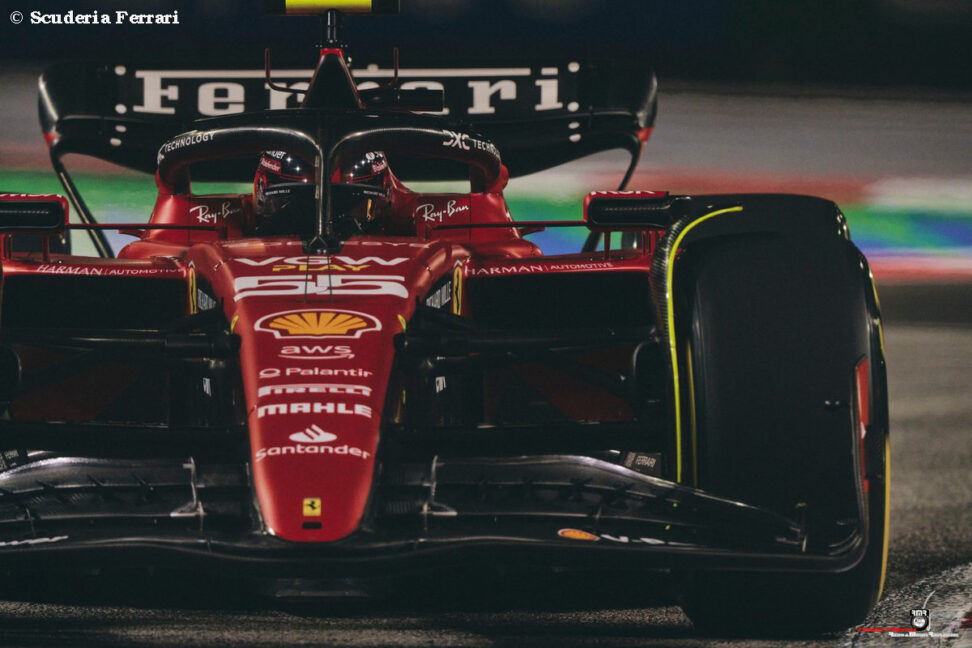 Con los dos Red Bull eliminados en Q2, Sainz logra una nueva pole