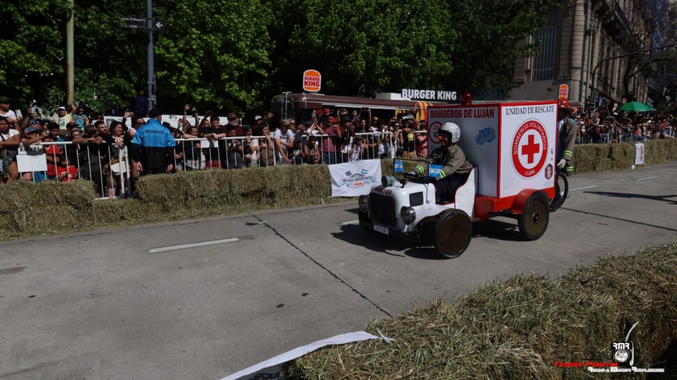 Mas de 30 mil aficionados vivieron la fiesta de los Autos Locos