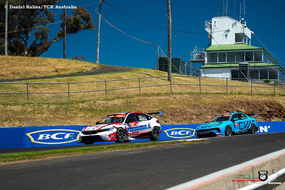 Lynk & Co Cyan Racing Campeón del Mundial de Turismo en Bathurst