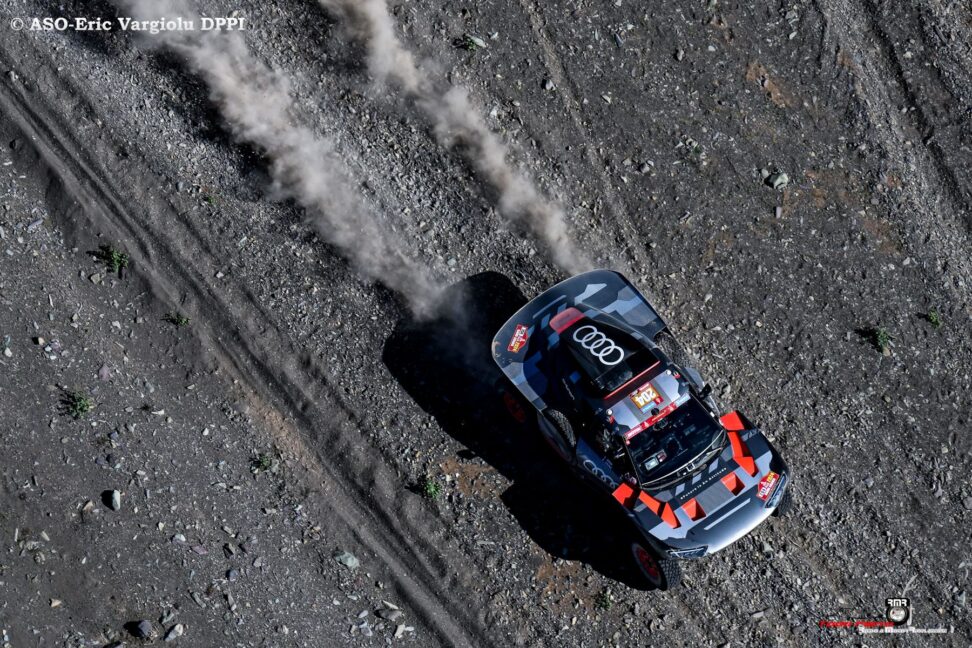 Carlos Sainz vuelve a hacer historia en el Dakar