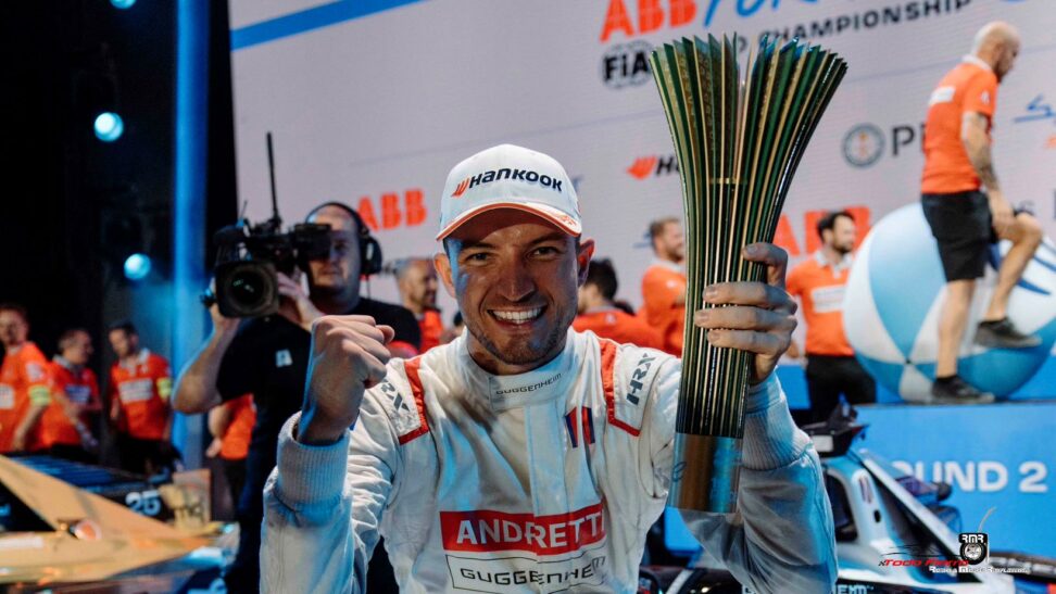 Dennis se queda con la primera carrera de Diriyah