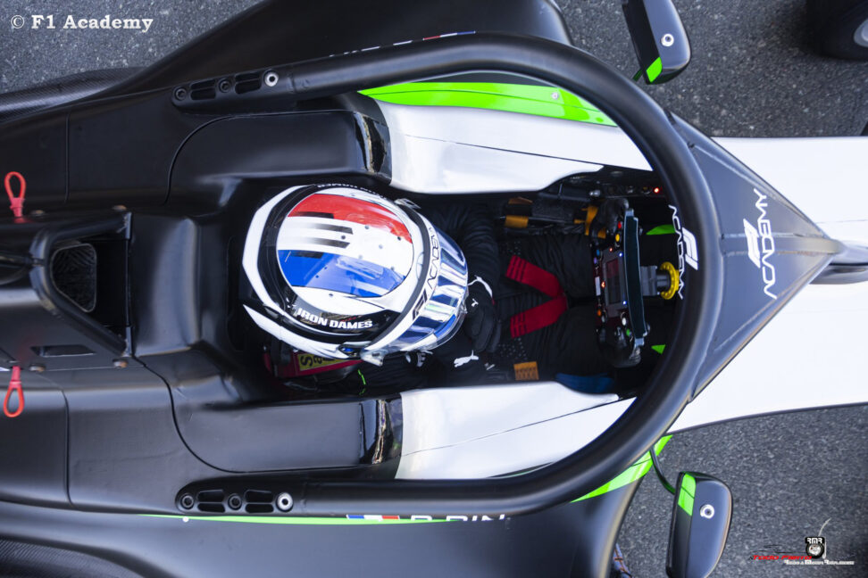 Pin impone su condición de poleman para ganar la primera carrera de la F1 Academy en Arabia