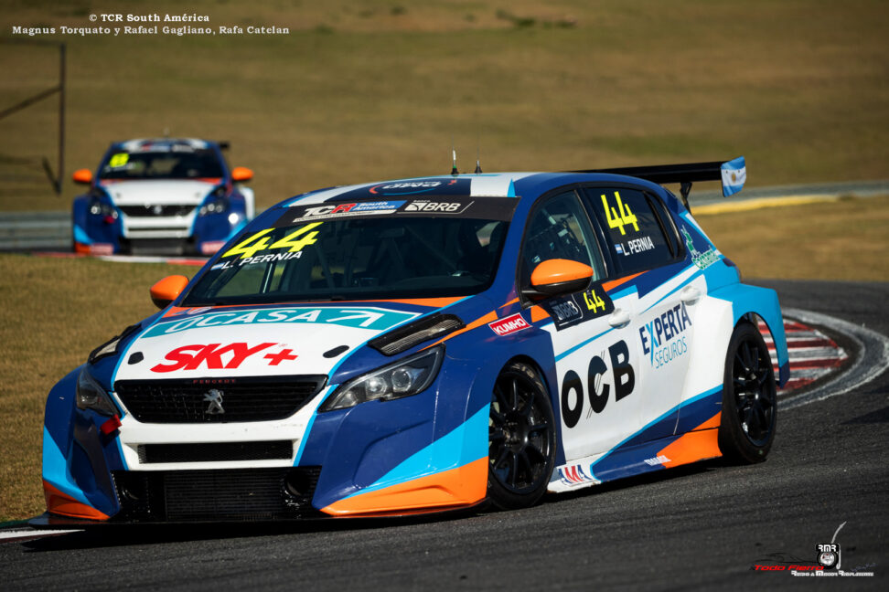 Leonel Pernía inscribe su nombre a la lista de ganadores del TCR South América en Velocitta