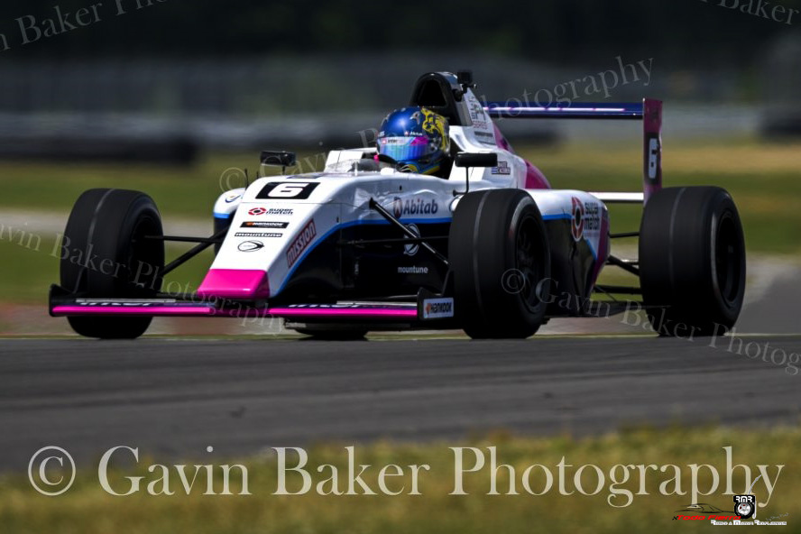 Borrón y Cuenta nueva para un sábado opaco por parte de Maite Cáceres