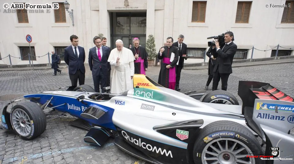 El Papa Francisco y sus vínculos con el Deporte Motor