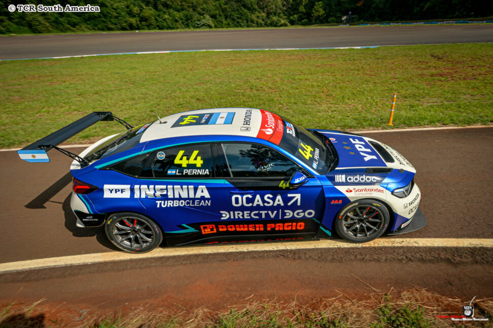 Leonel Pernía alcanza su primera Pole en el TCR South America