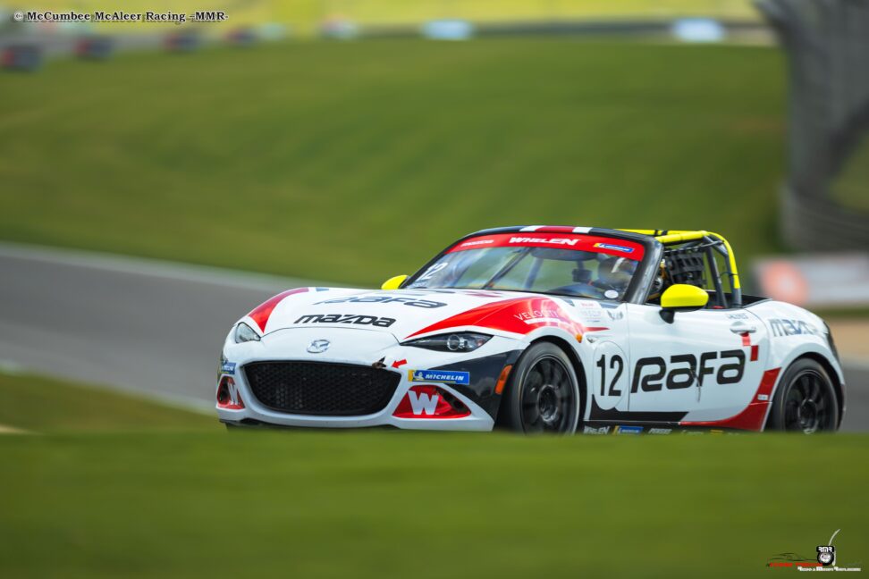 Poco y nada para Maite en la primera carrera de la Mazda MX-5 Cup en Barber