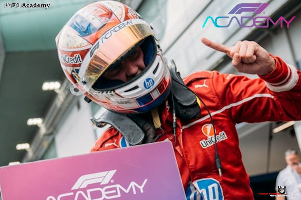 Con su victoria en Singapur, Weug alarga el suspenso en la F1 Academy