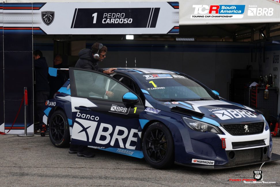 Pedro Cardoso se queda con la carrera 1 del TCR South America en Velocitta
